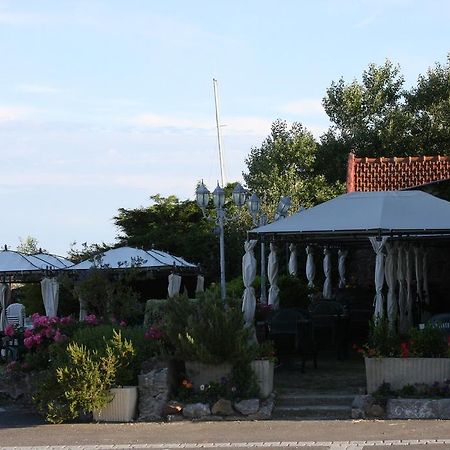 Готель La Baie Regneville-sur-Mer Екстер'єр фото